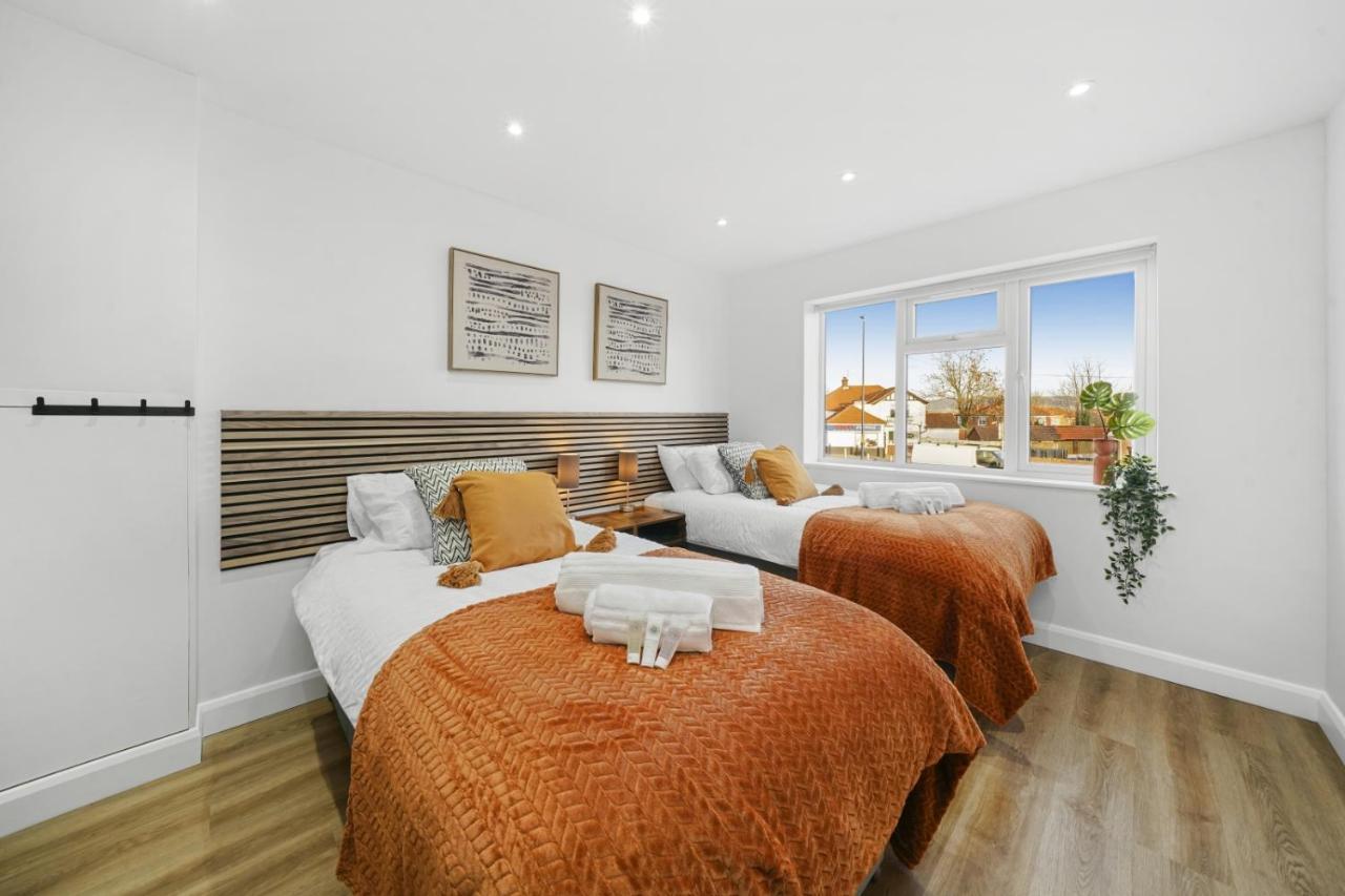 Modern Bungalow In Maidstone Sleeps 5 With Free Parking Exterior photo
