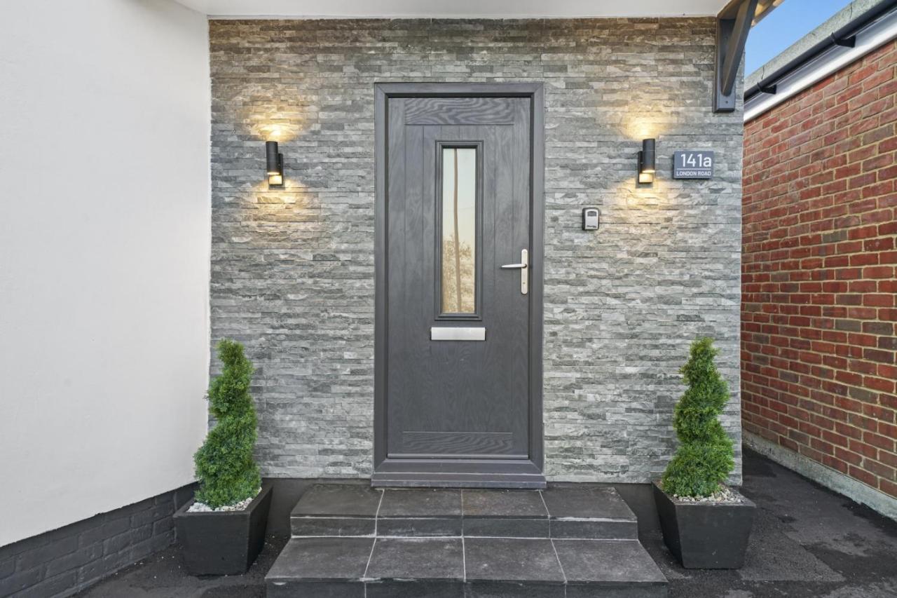 Modern Bungalow In Maidstone Sleeps 5 With Free Parking Exterior photo