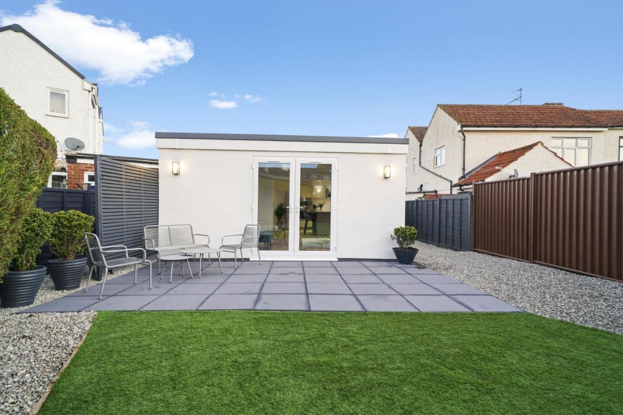 Modern Bungalow In Maidstone Sleeps 5 With Free Parking Exterior photo